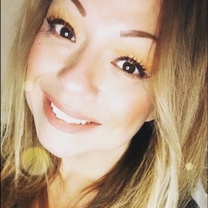 Meet your Posher, Elaina